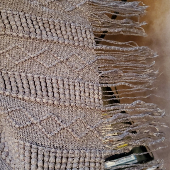 Charcoal gray fringy shawl fits sizes S-XL - Picture 6 of 10